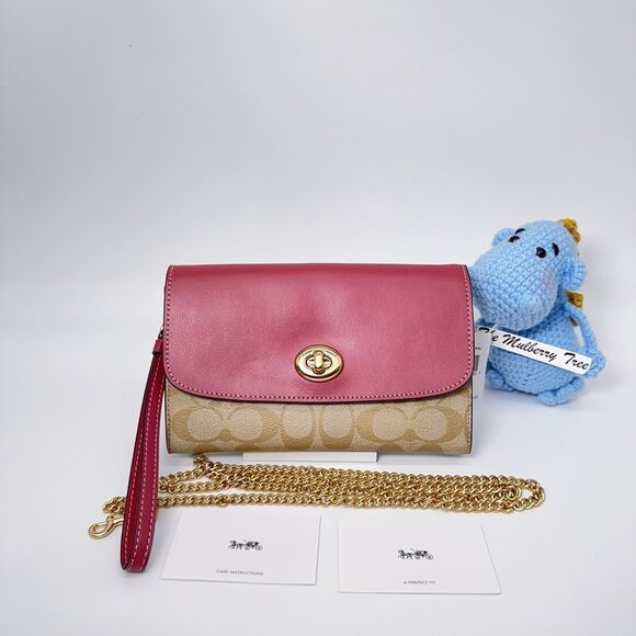 COACH Chain Crossbody in Signature Canvas F24280 Light Khaki/Rouge/Gold Wristlet - Picture 1 of 9